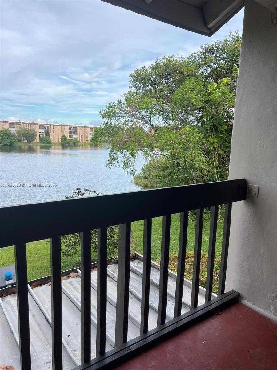 Small Image of 8875 FONTAINEBLEAU BLVD #202, Miami Number 30