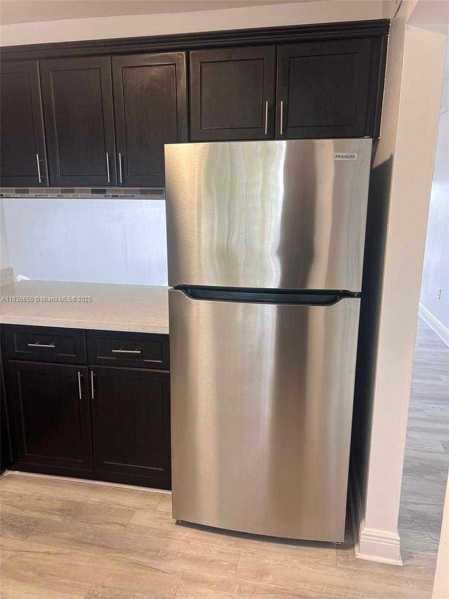 Small Image of 8875 FONTAINEBLEAU BLVD #202, Miami Number 5