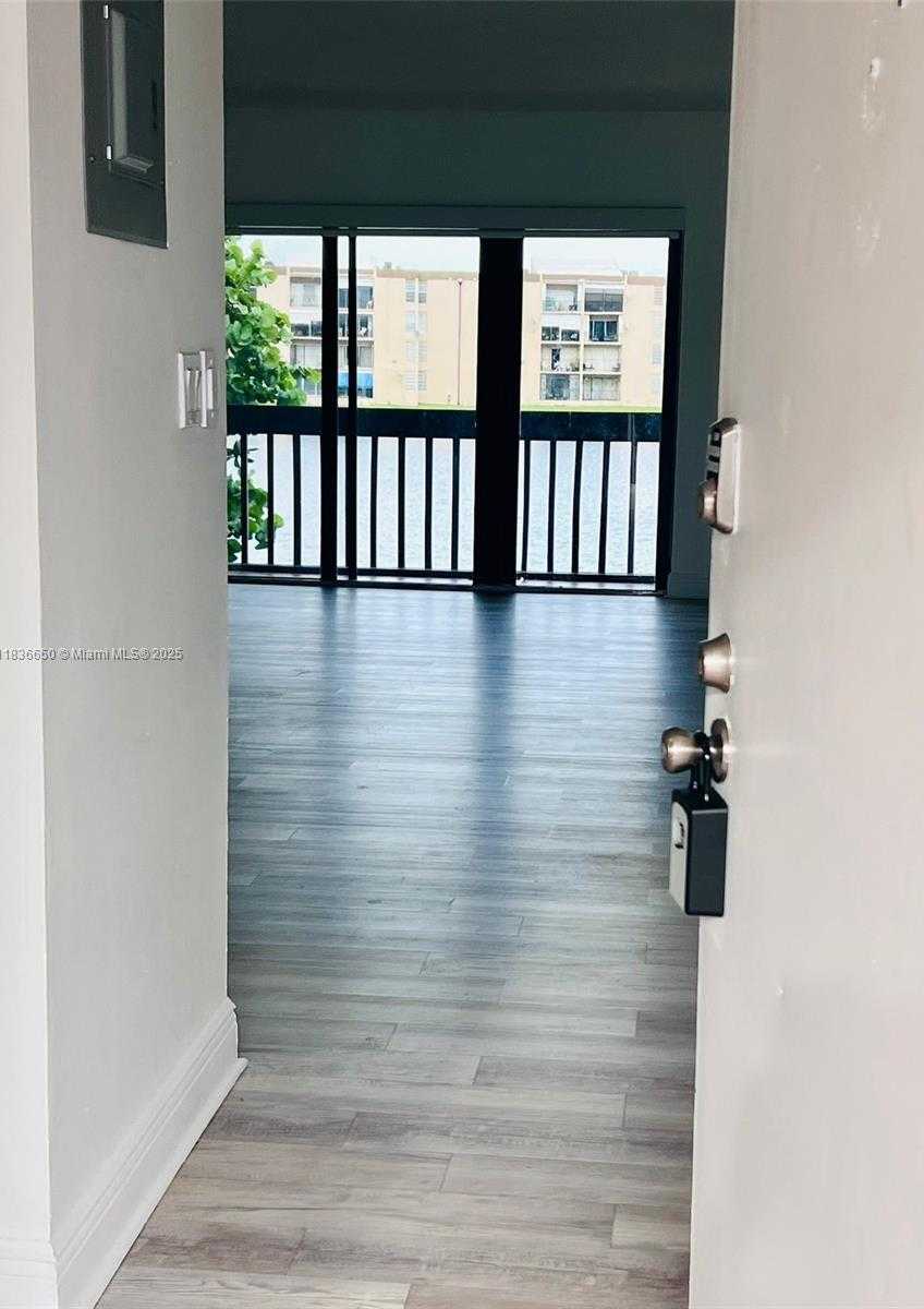 Small Image of 8875 FONTAINEBLEAU BLVD #202, Miami Number 6