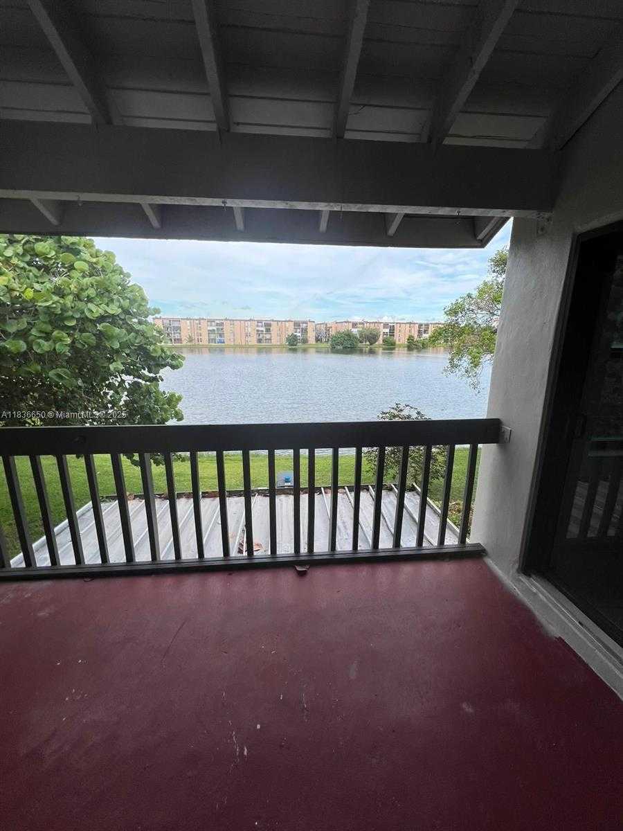 Small Image of 8875 FONTAINEBLEAU BLVD #202, Miami Number 7