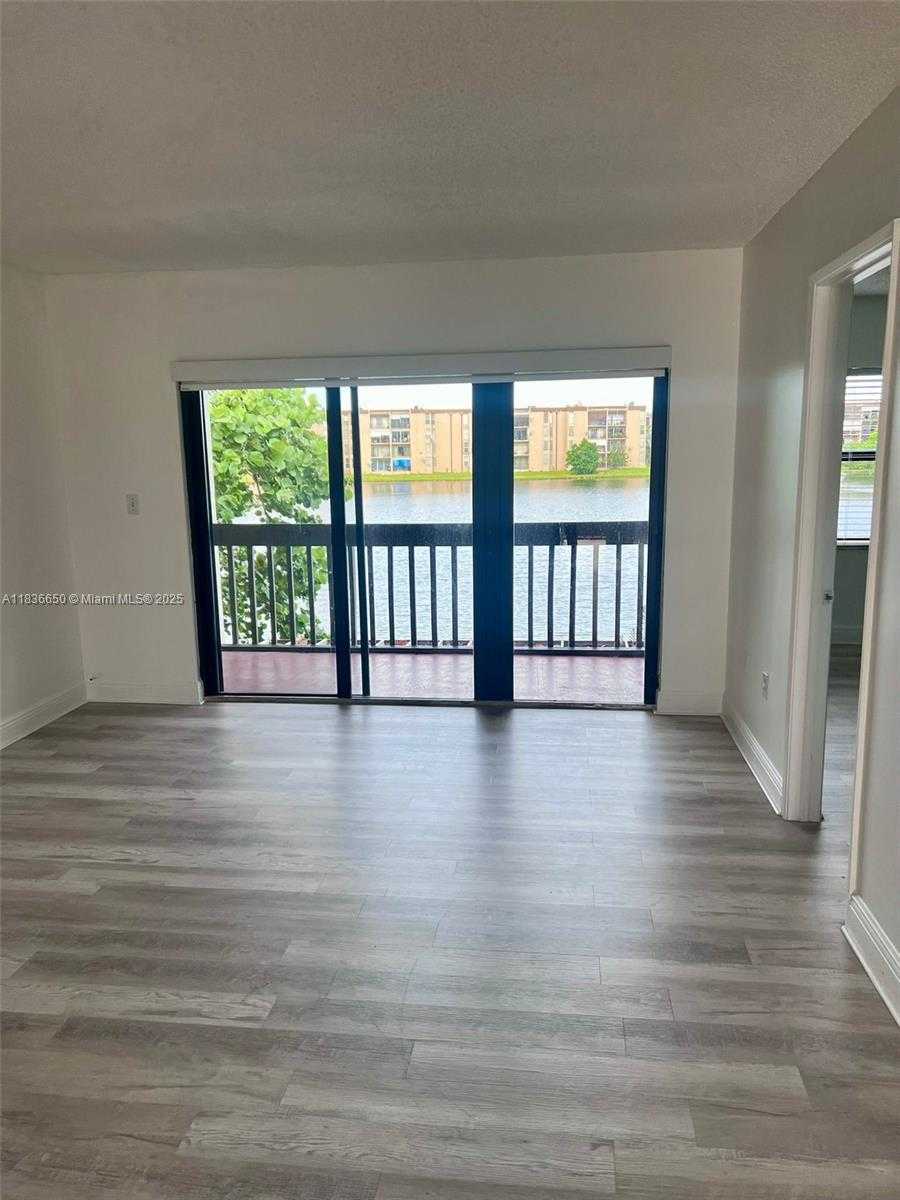 Small Image of 8875 FONTAINEBLEAU BLVD #202, Miami Number 9
