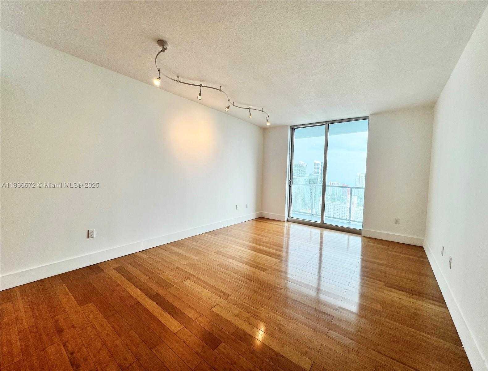 Small Image of 185 SOUTH WEST 7TH ST #4014, Miami Number 9