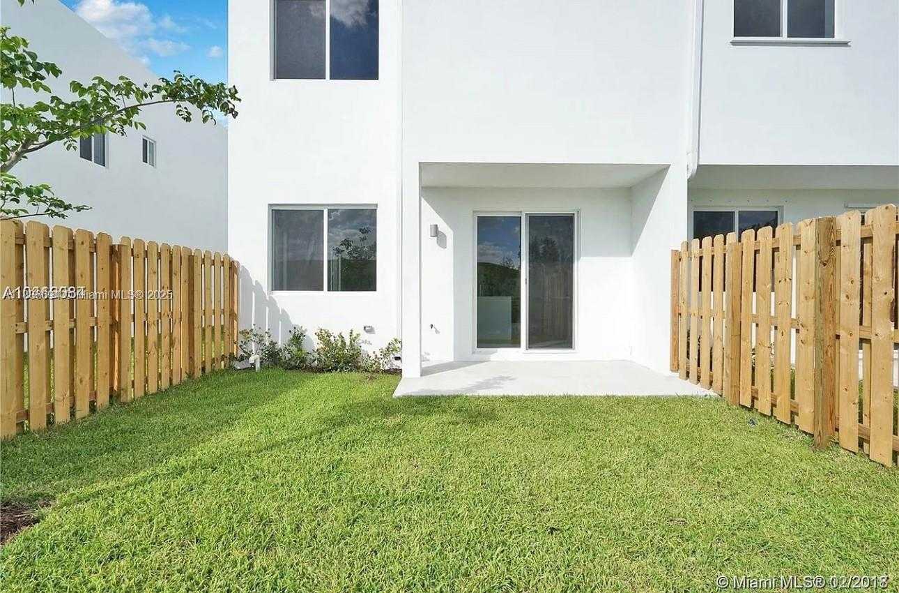 Small Image of 7231 NORTH WEST 103TH PATH #7231, Doral Number 2