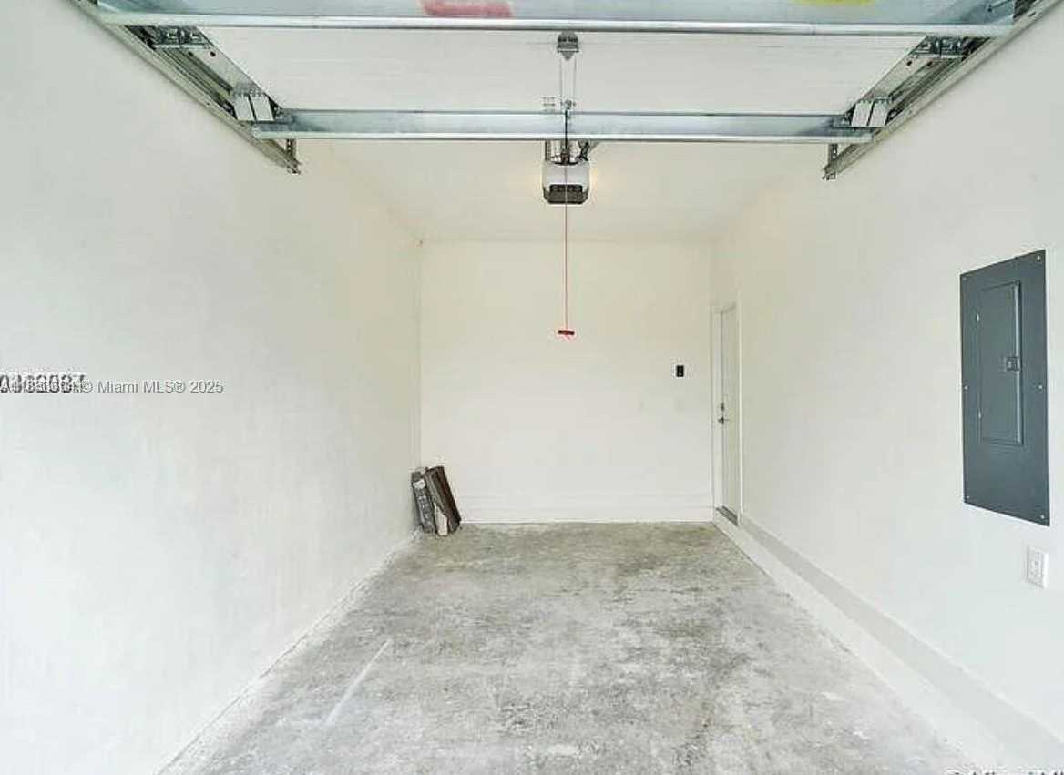 Small Image of 7231 NORTH WEST 103TH PATH #7231, Doral Number 3