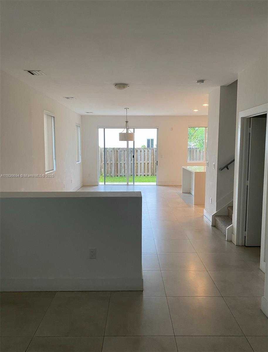 Small Image of 7231 NORTH WEST 103TH PATH #7231, Doral Number 4
