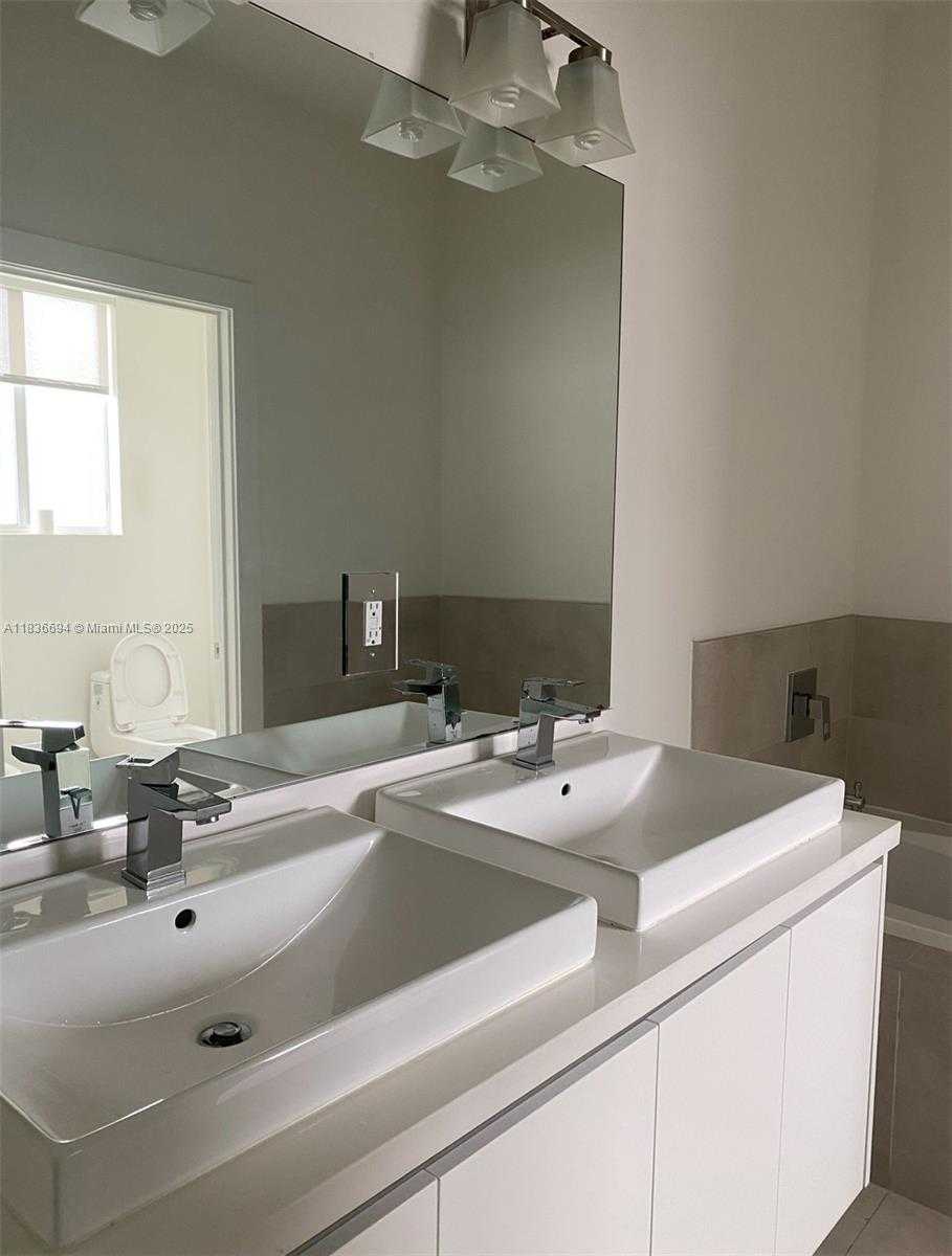 Small Image of 7231 NORTH WEST 103TH PATH #7231, Doral Number 8