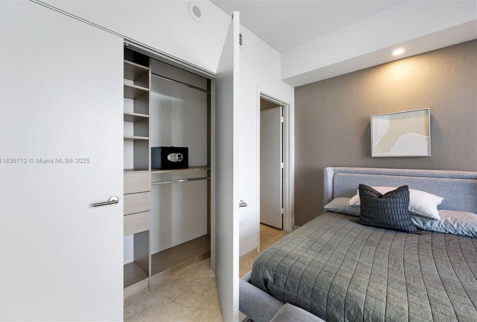 Small Image of 88 SOUTH WEST 7TH ST #3004, Miami Number 22