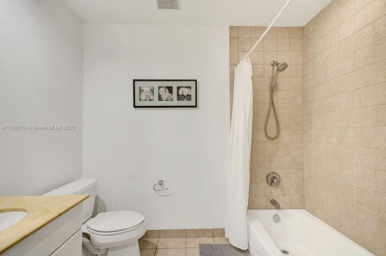 Small Image of 801 BRICKELL KEY BLVD #601, Miami Number 10
