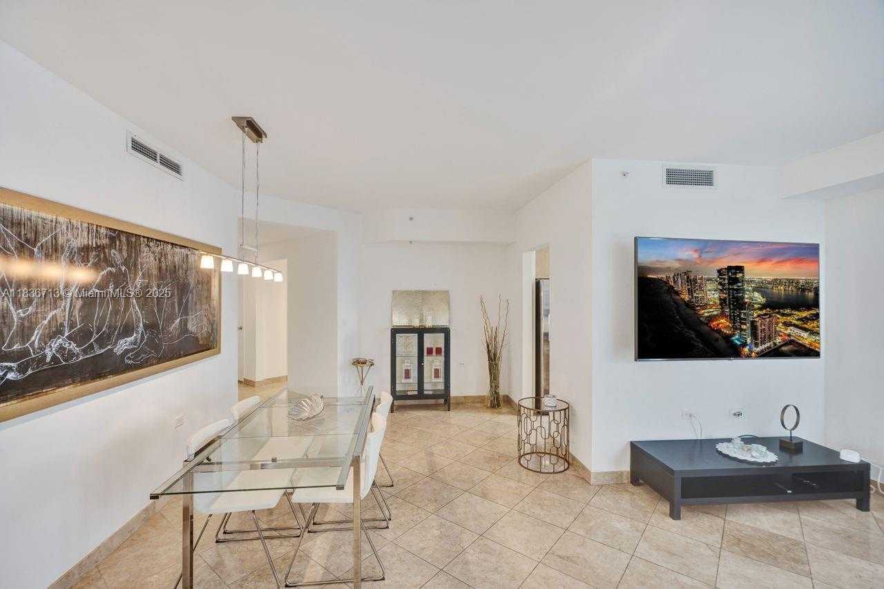 Small Image of 801 BRICKELL KEY BLVD #601, Miami Number 4
