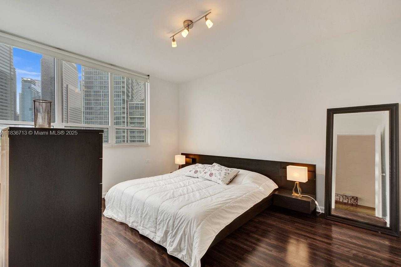Small Image of 801 BRICKELL KEY BLVD #601, Miami Number 7