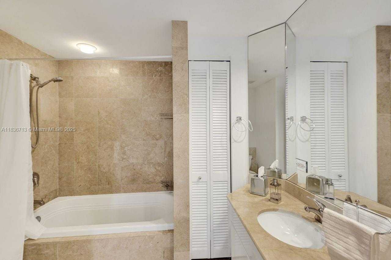 Small Image of 801 BRICKELL KEY BLVD #601, Miami Number 8