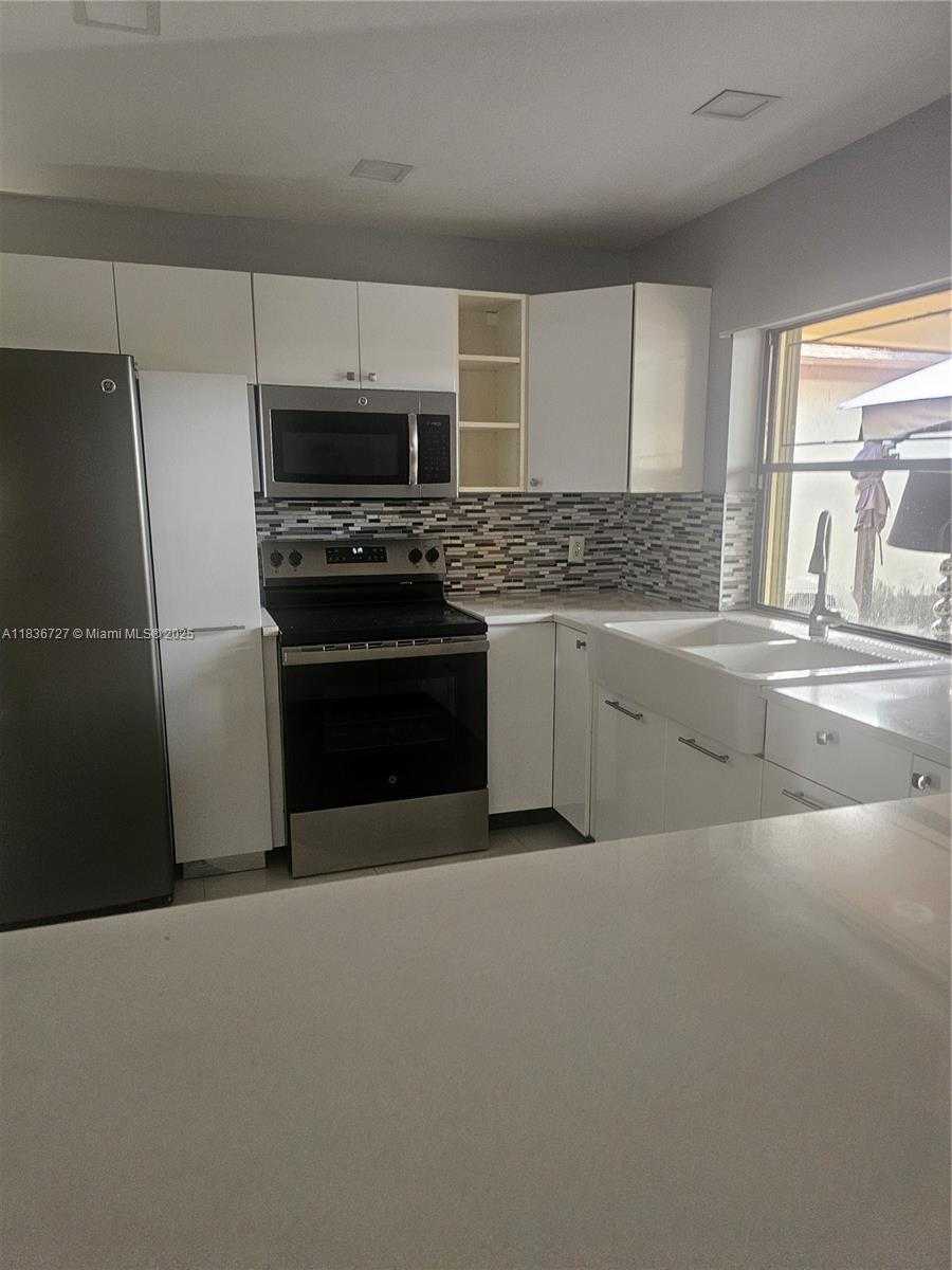 Small Image of 5320 SOUTH WEST 153RD PL S #1, Miami Number 7