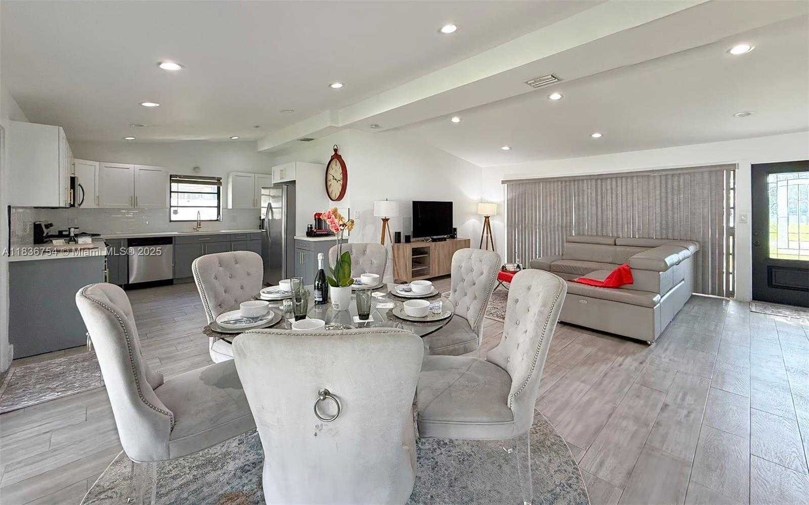 Small Image of 2525 TORTUGAS LN, Fort Lauderdale Number 4