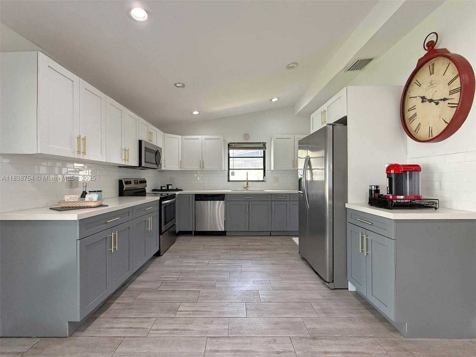 Small Image of 2525 TORTUGAS LN, Fort Lauderdale Number 5