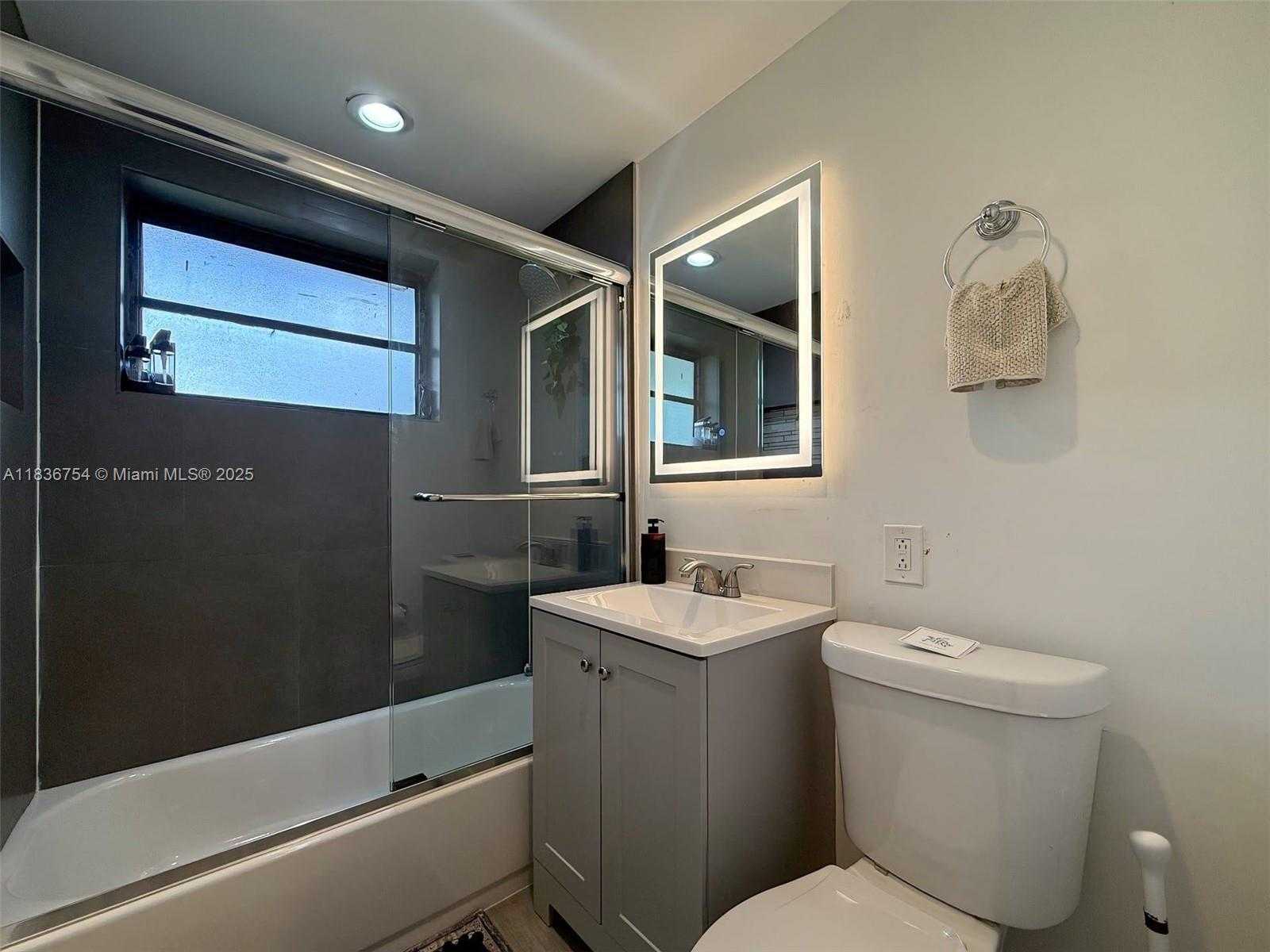 Small Image of 2525 TORTUGAS LN, Fort Lauderdale Number 8