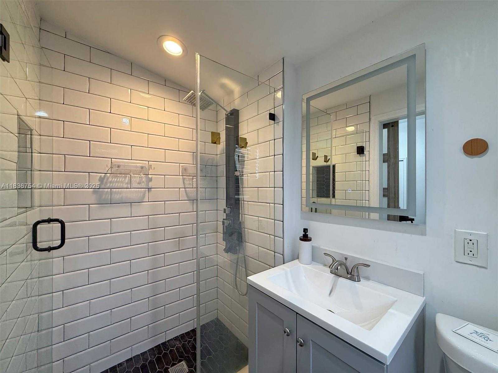 Small Image of 2525 TORTUGAS LN, Fort Lauderdale Number 9