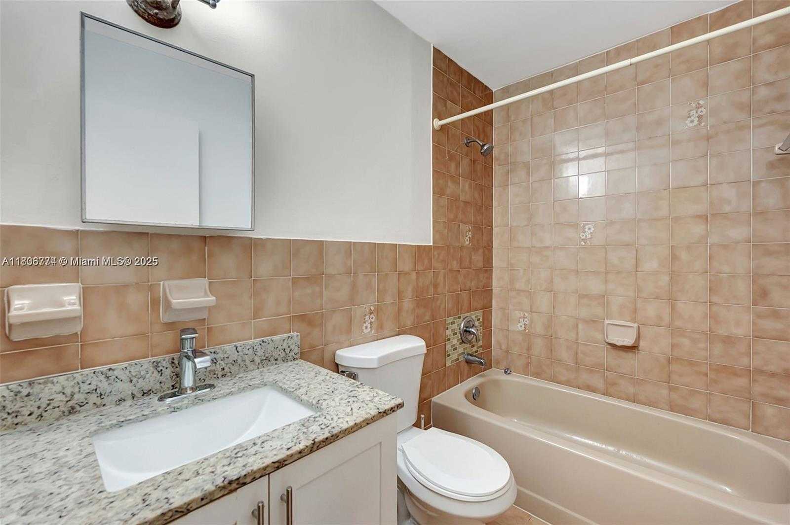 Small Image of 1604 NORTH EAST 151ST ST #1604, Miami Number 25
