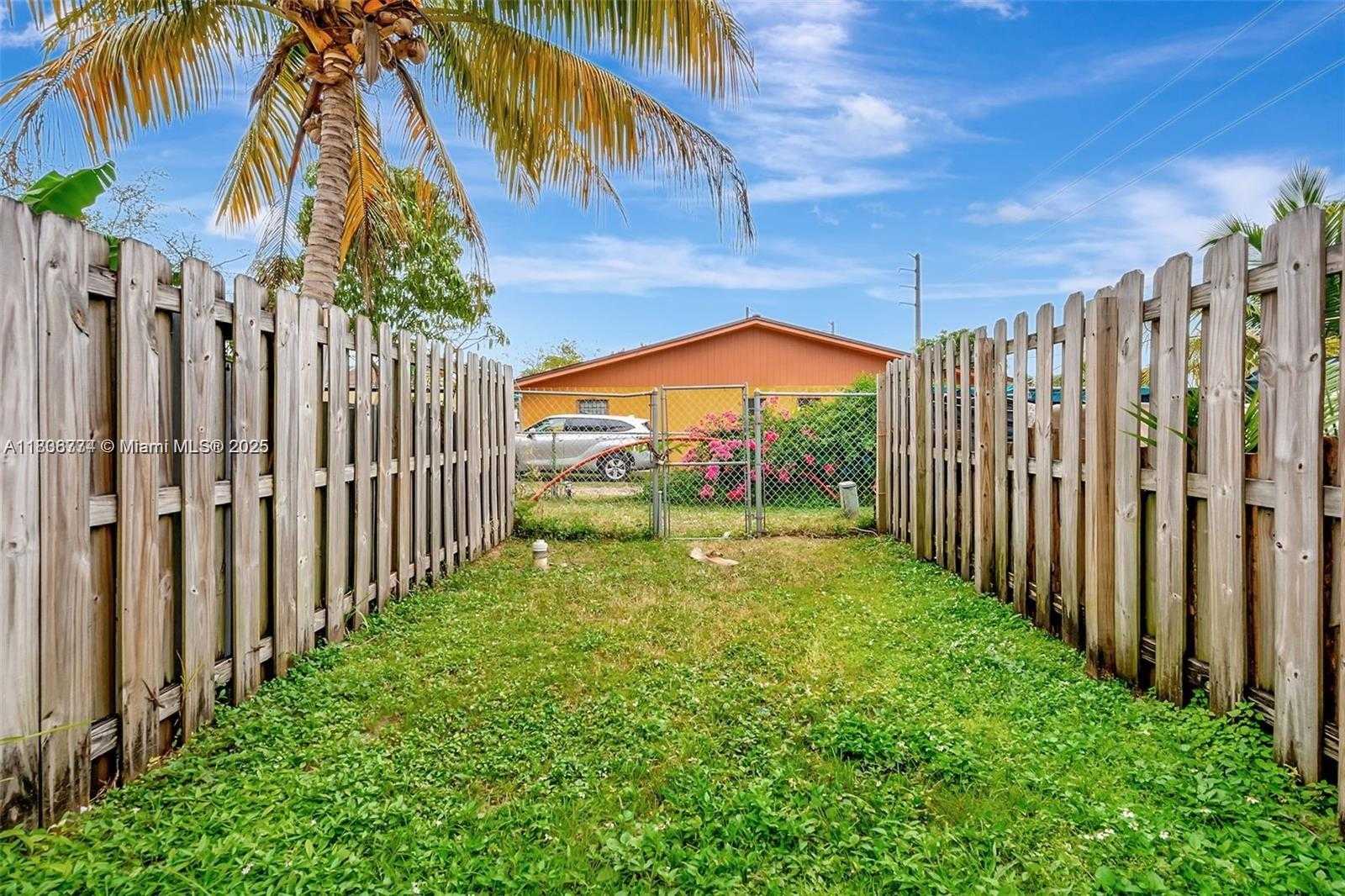 Small Image of 1604 NORTH EAST 151ST ST #1604, Miami Number 26