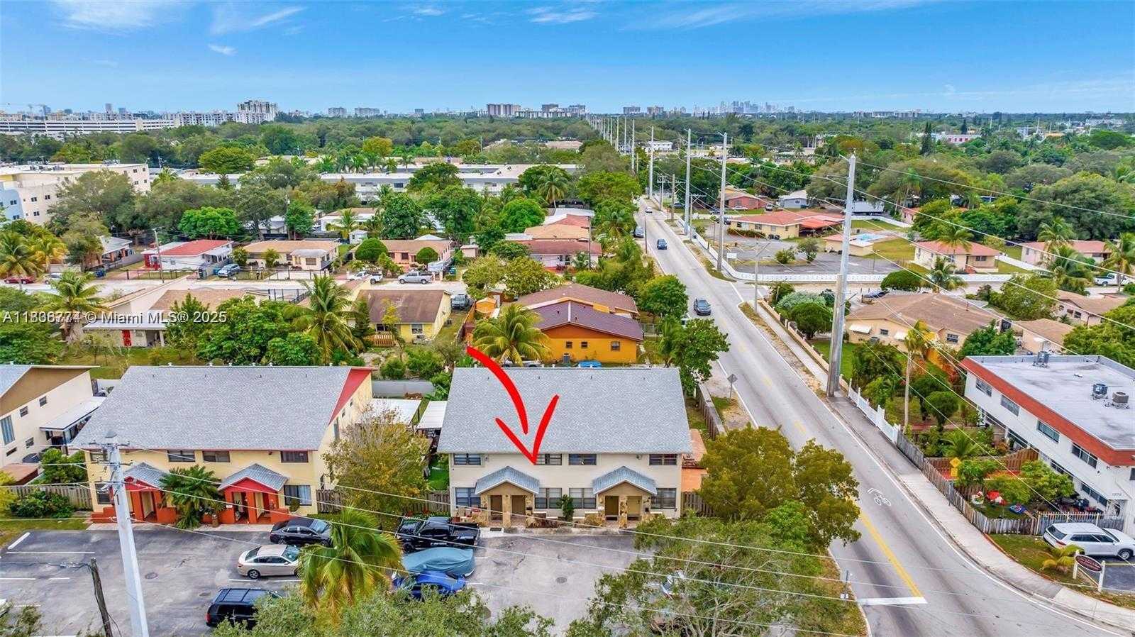 Small Image of 1604 NORTH EAST 151ST ST #1604, Miami Number 29