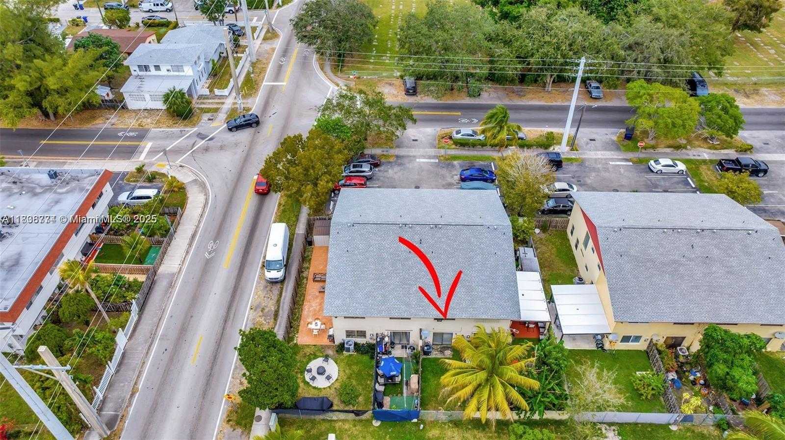 Small Image of 1604 NORTH EAST 151ST ST #1604, Miami Number 31