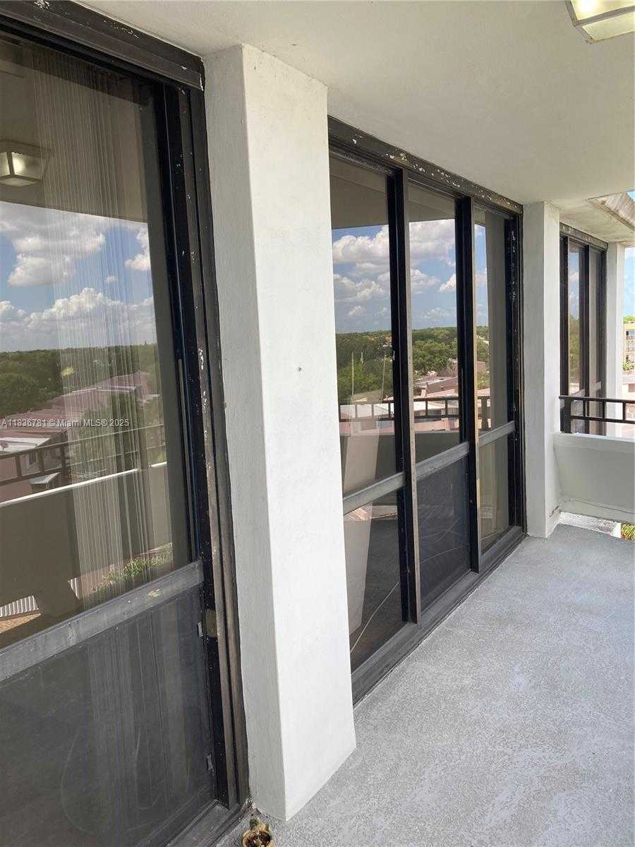 Small Image of 13951 KENDALE LAKES CIR #604-A, Miami Number 15