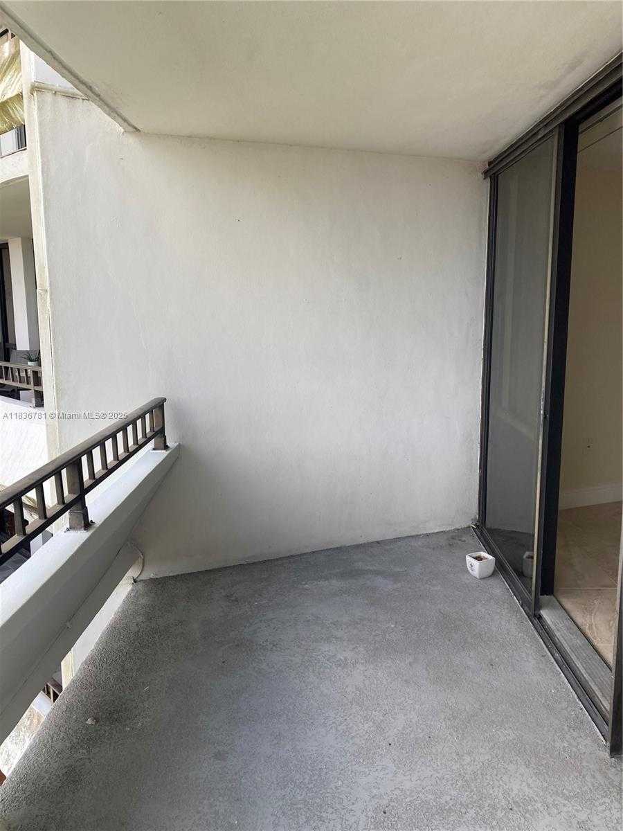 Small Image of 13951 KENDALE LAKES CIR #604-A, Miami Number 16