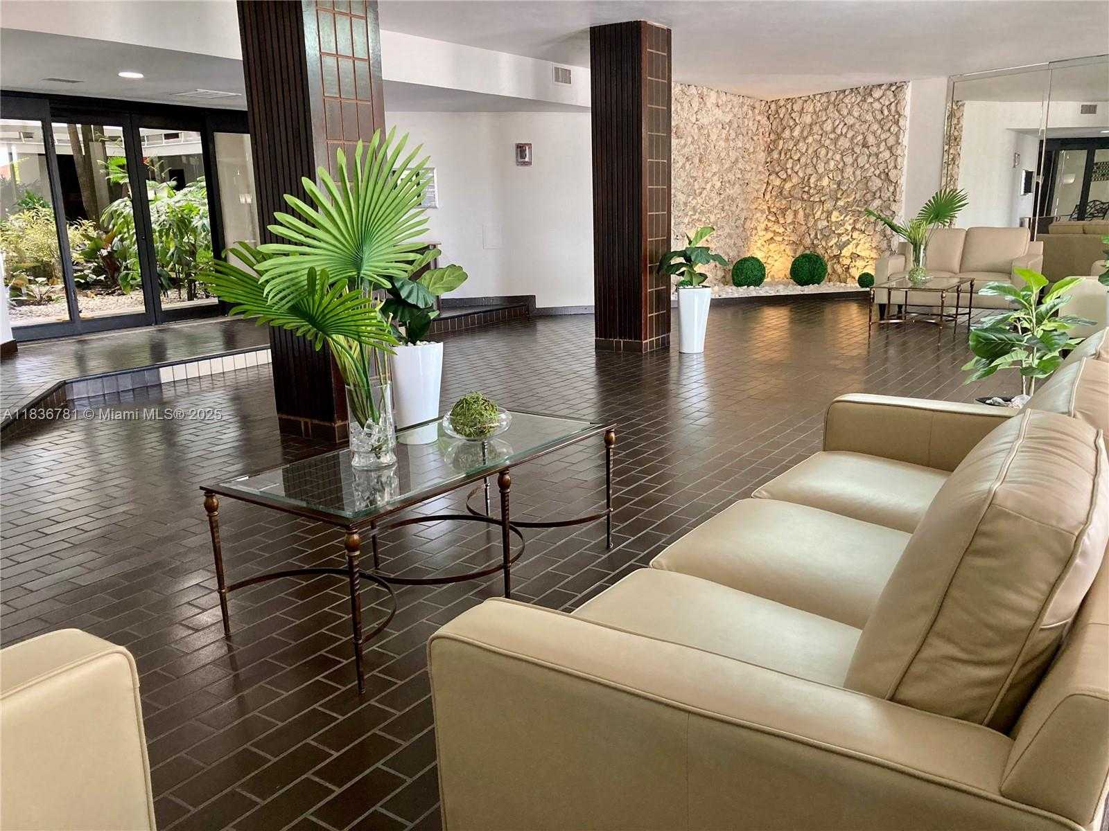 Small Image of 13951 KENDALE LAKES CIR #604-A, Miami Number 19