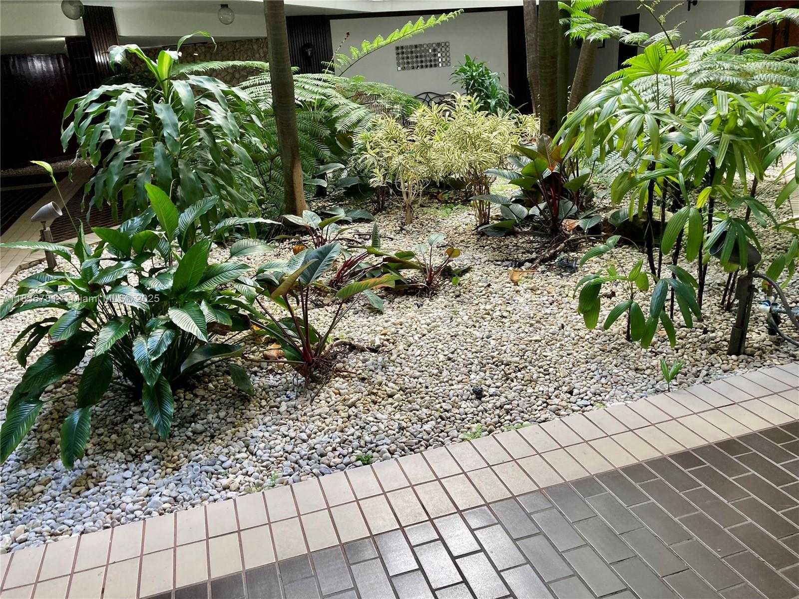 Small Image of 13951 KENDALE LAKES CIR #604-A, Miami Number 3