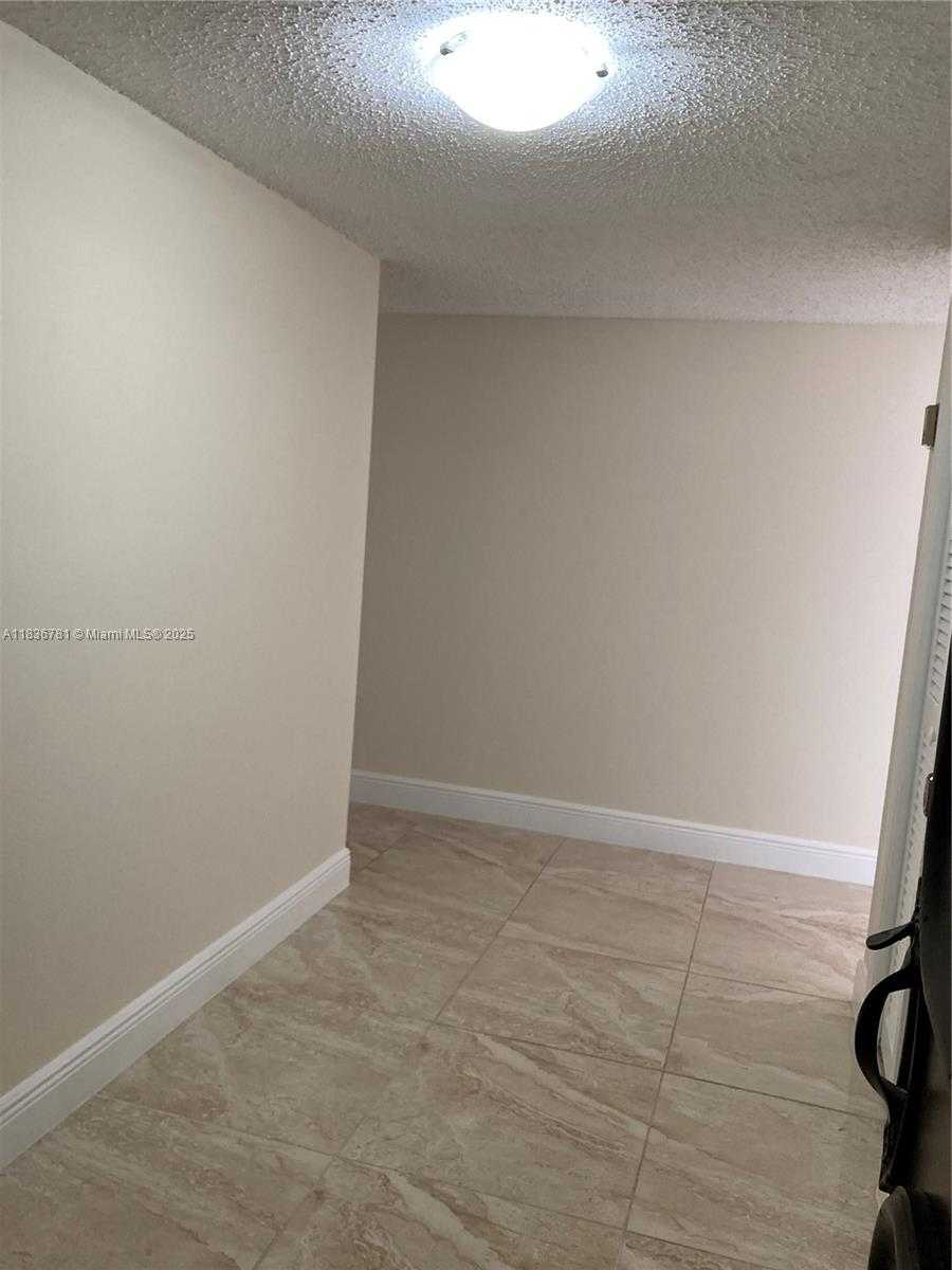 Small Image of 13951 KENDALE LAKES CIR #604-A, Miami Number 4