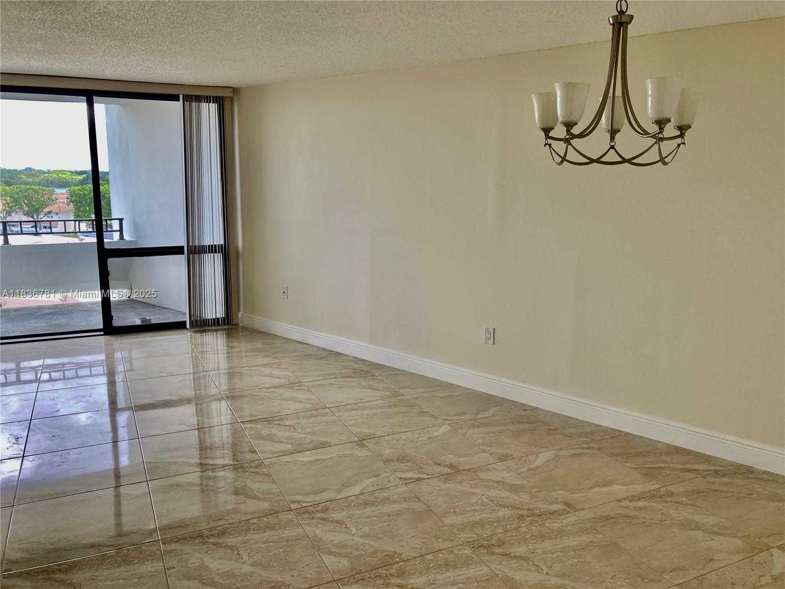 Small Image of 13951 KENDALE LAKES CIR #604-A, Miami Number 5