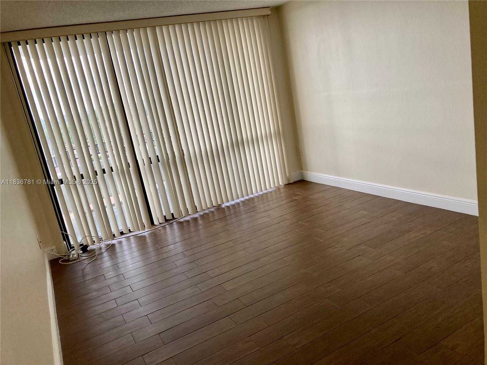Small Image of 13951 KENDALE LAKES CIR #604-A, Miami Number 9
