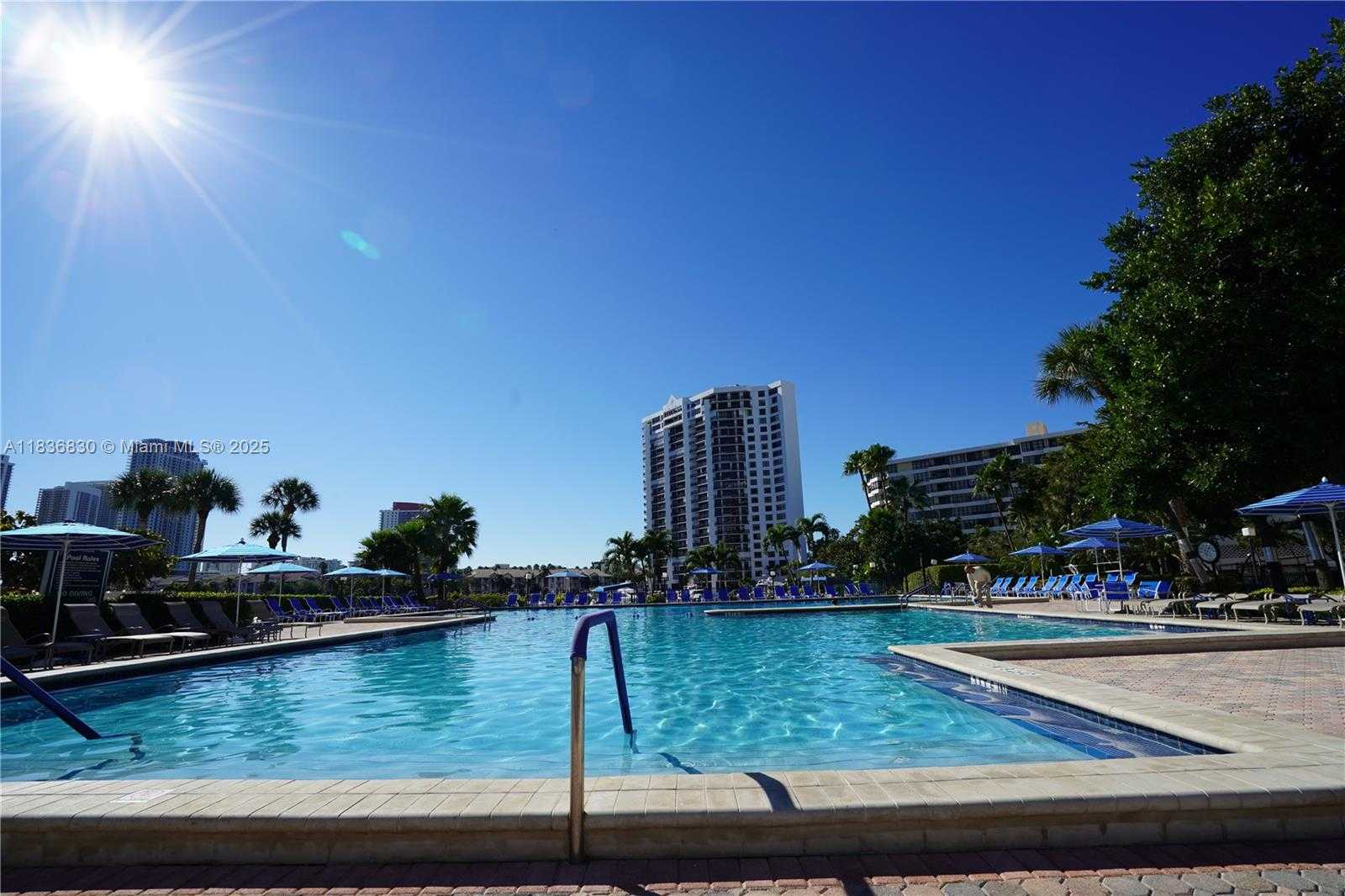 Small Image of 2500 PARKVIEW DR #616, Hallandale Beach Number 10