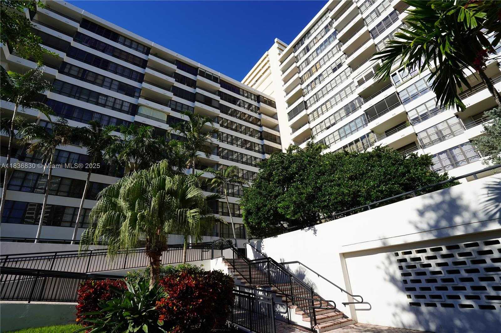 Small Image of 2500 PARKVIEW DR #616, Hallandale Beach Number 11