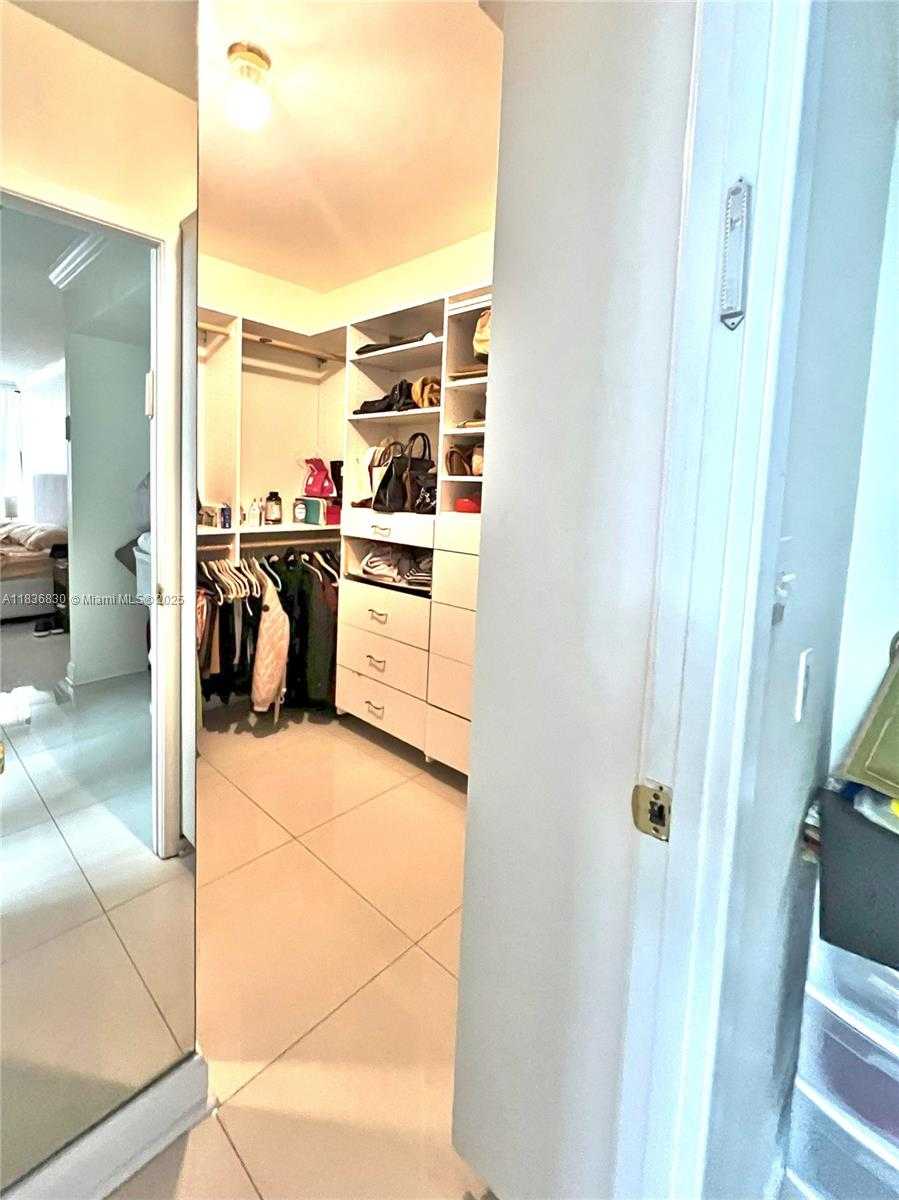 Small Image of 2500 PARKVIEW DR #616, Hallandale Beach Number 3