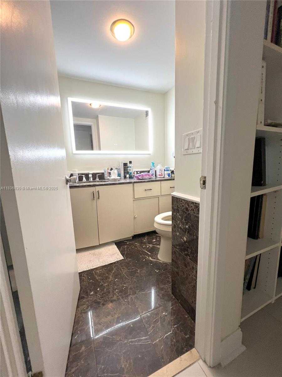 Small Image of 2500 PARKVIEW DR #616, Hallandale Beach Number 5