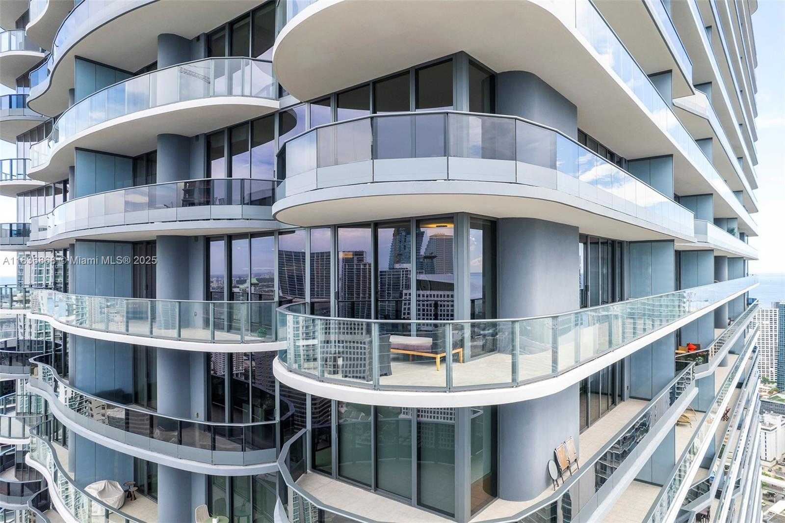 Small Image of 1000 BRICKELL PLZ #PH5307, Miami Number 2
