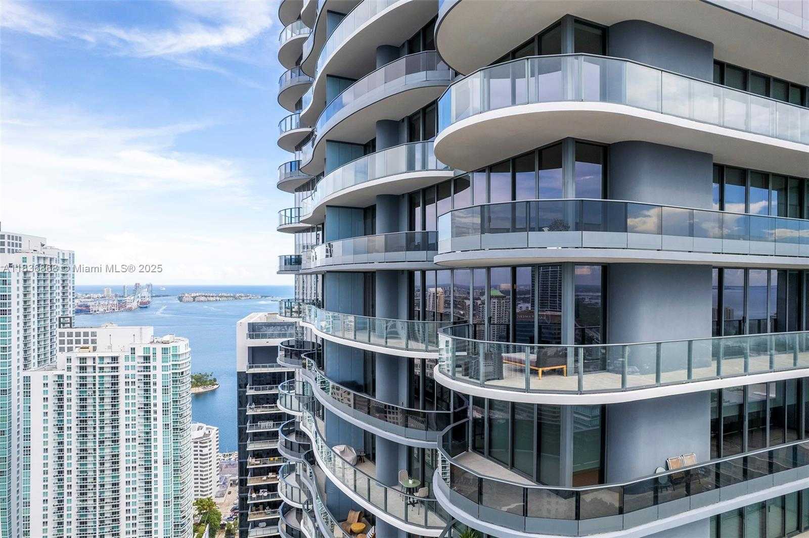 Small Image of 1000 BRICKELL PLZ #PH5307, Miami Number 3