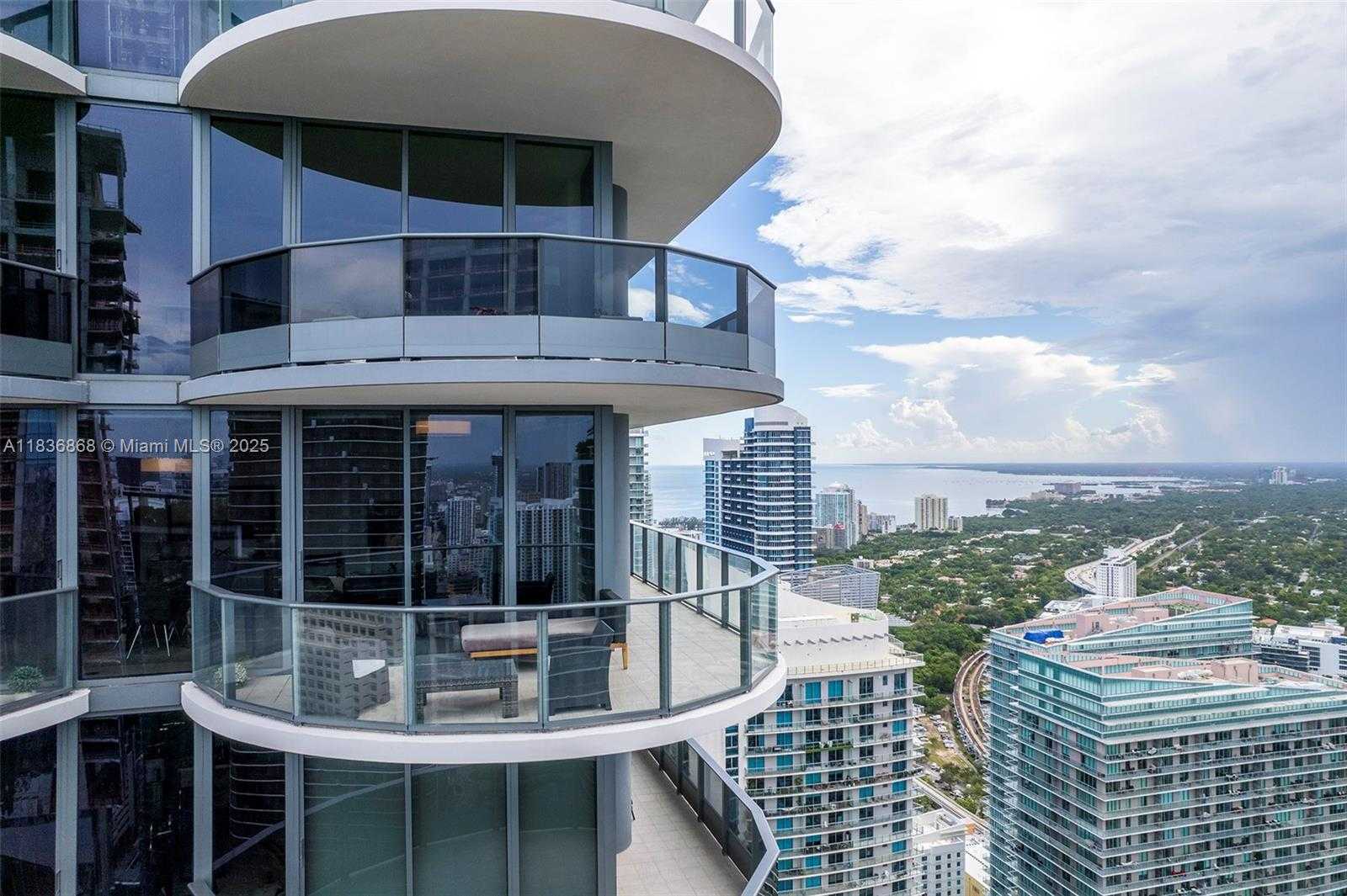 Small Image of 1000 BRICKELL PLZ #PH5307, Miami Number 4