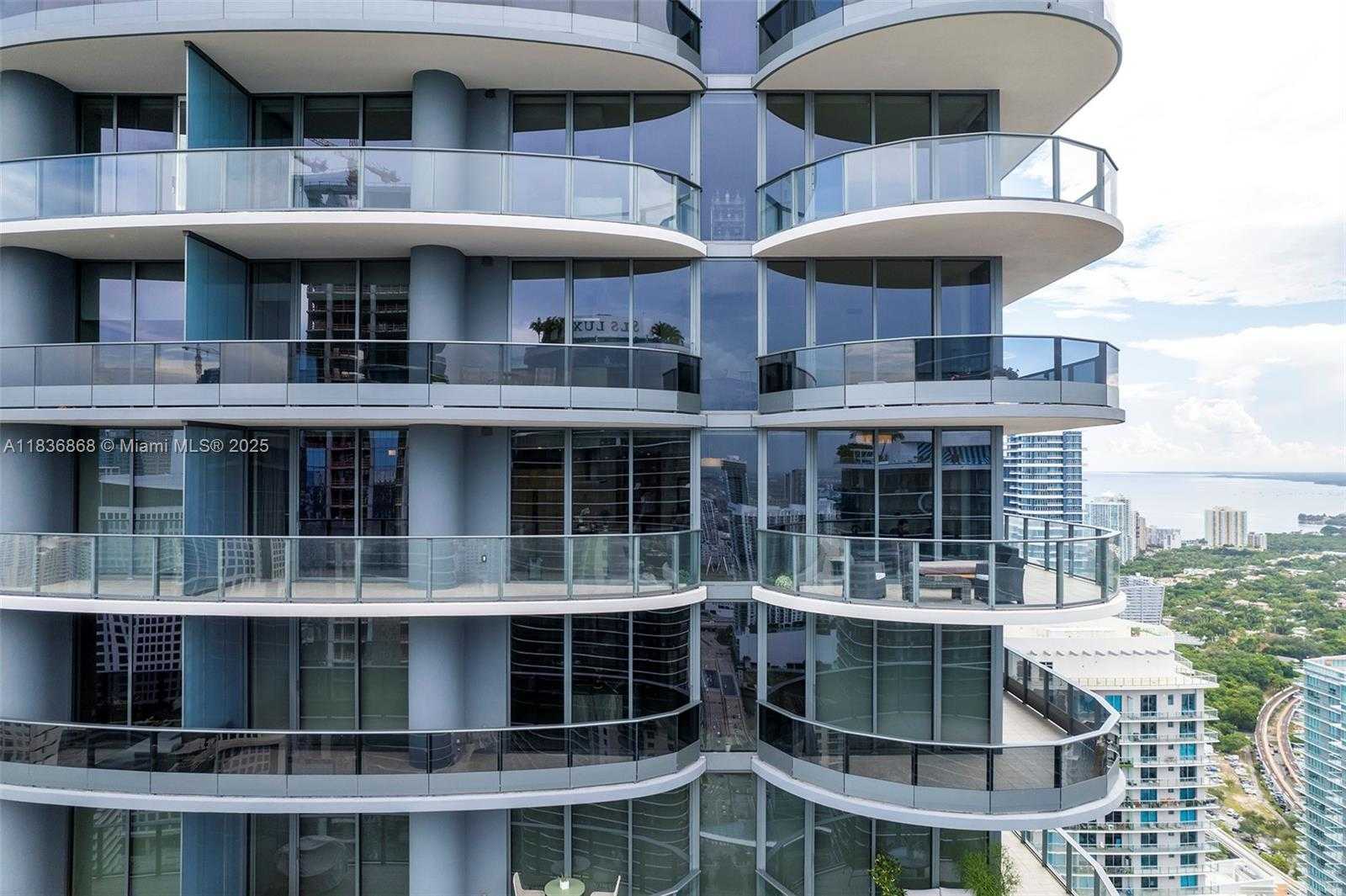 Small Image of 1000 BRICKELL PLZ #PH5307, Miami Number 5