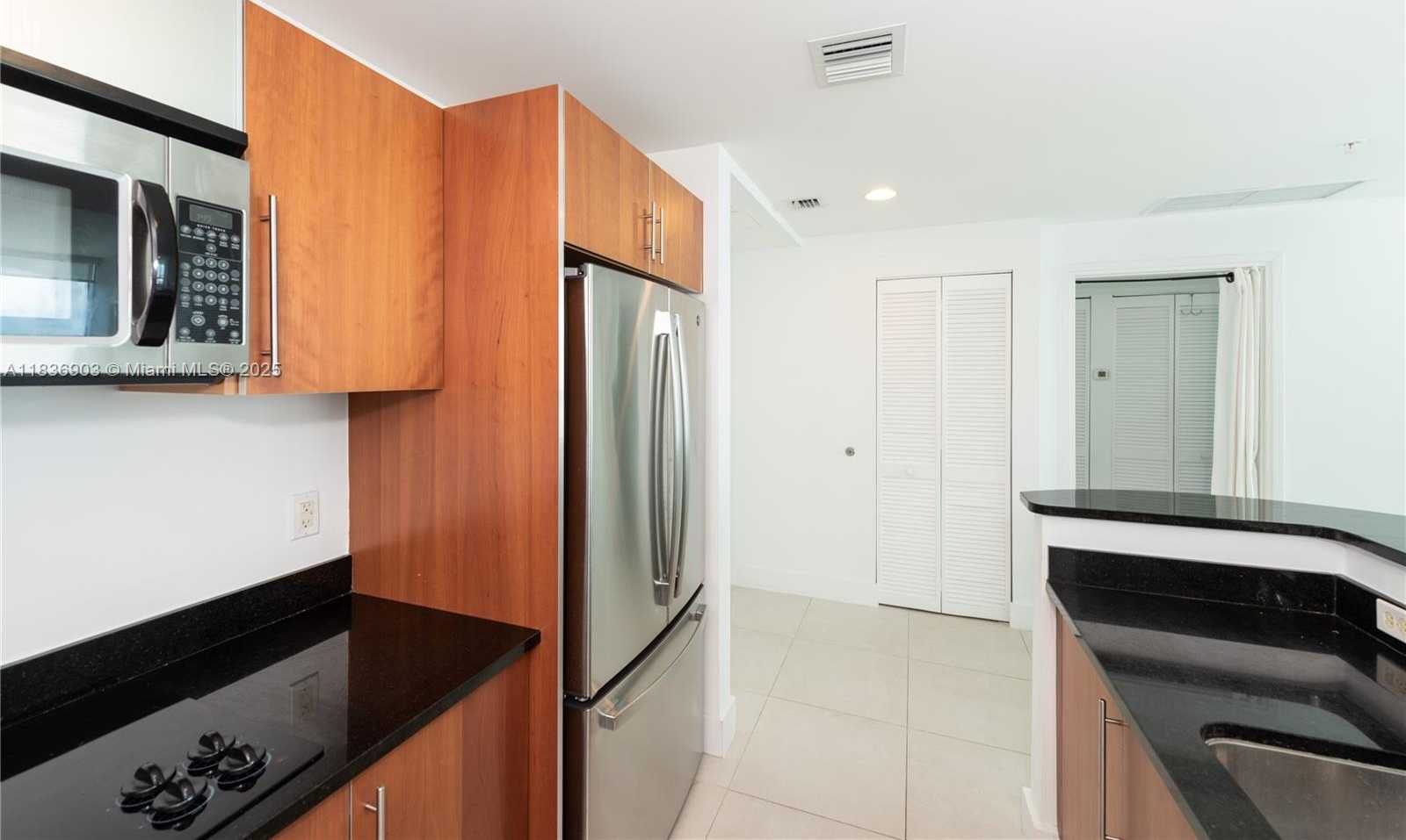 Small Image of 300 SOUTH BISCAYNE BLVD #T-2814, Miami Number 10