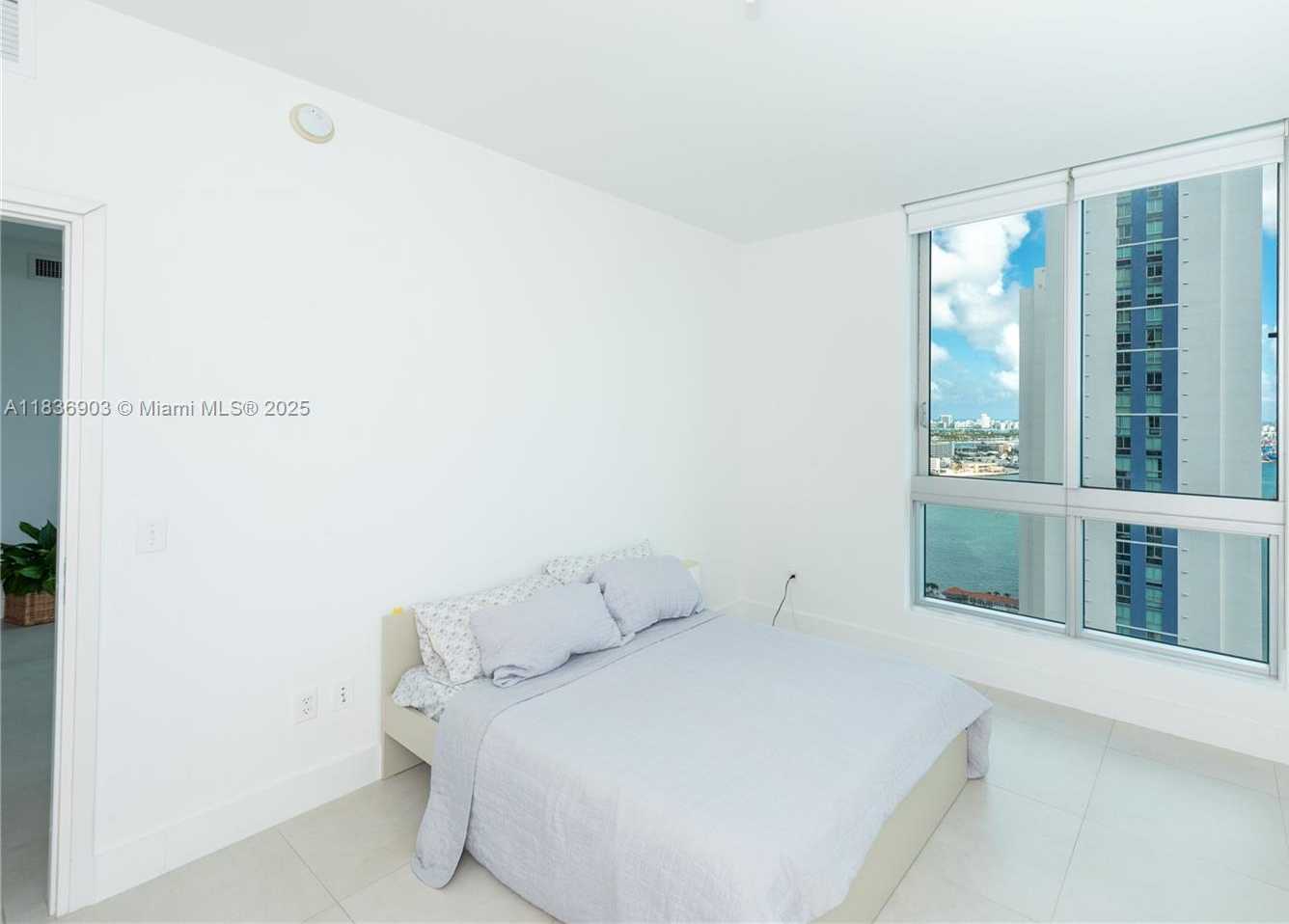Small Image of 300 SOUTH BISCAYNE BLVD #T-2814, Miami Number 11