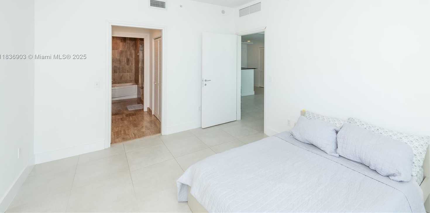 Small Image of 300 SOUTH BISCAYNE BLVD #T-2814, Miami Number 13