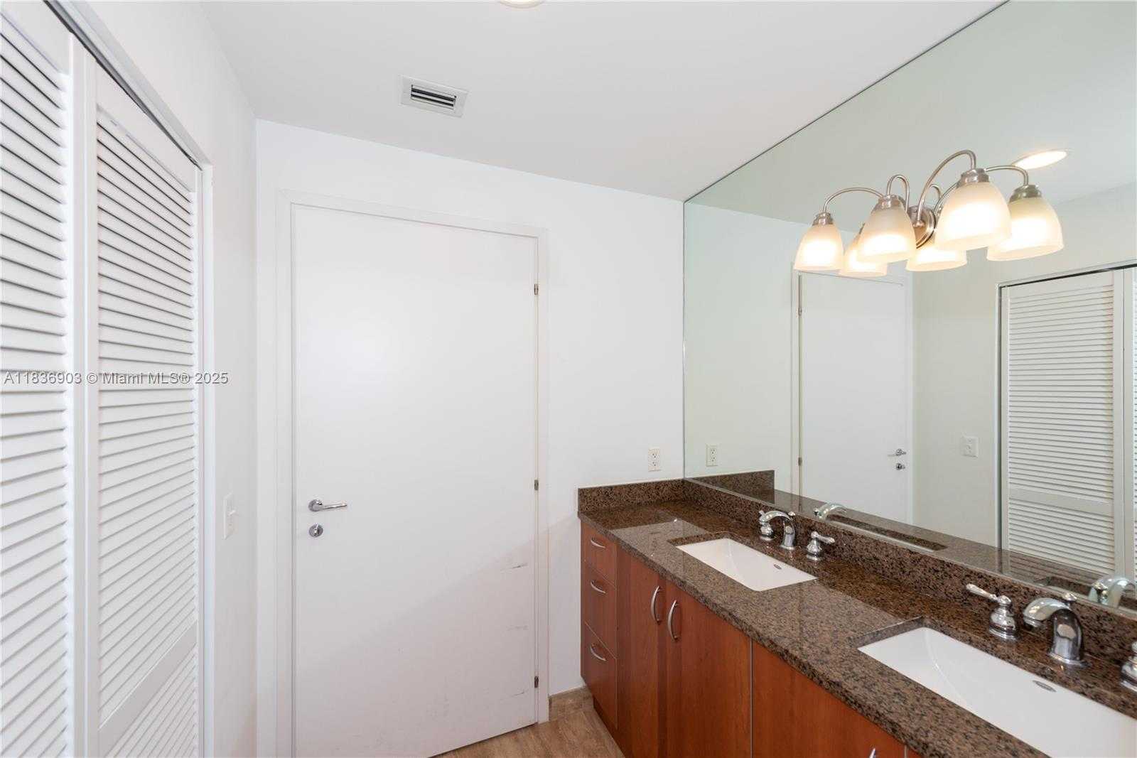 Small Image of 300 SOUTH BISCAYNE BLVD #T-2814, Miami Number 15