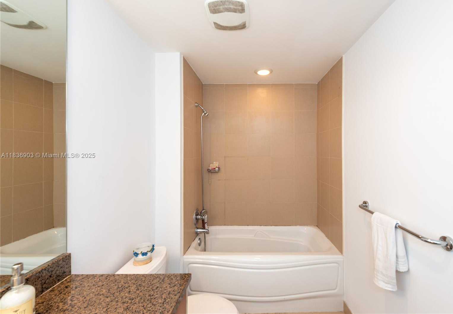 Small Image of 300 SOUTH BISCAYNE BLVD #T-2814, Miami Number 20