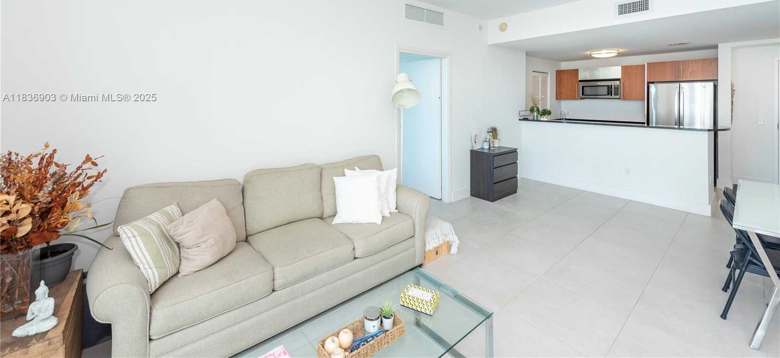 Small Image of 300 SOUTH BISCAYNE BLVD #T-2814, Miami Number 4