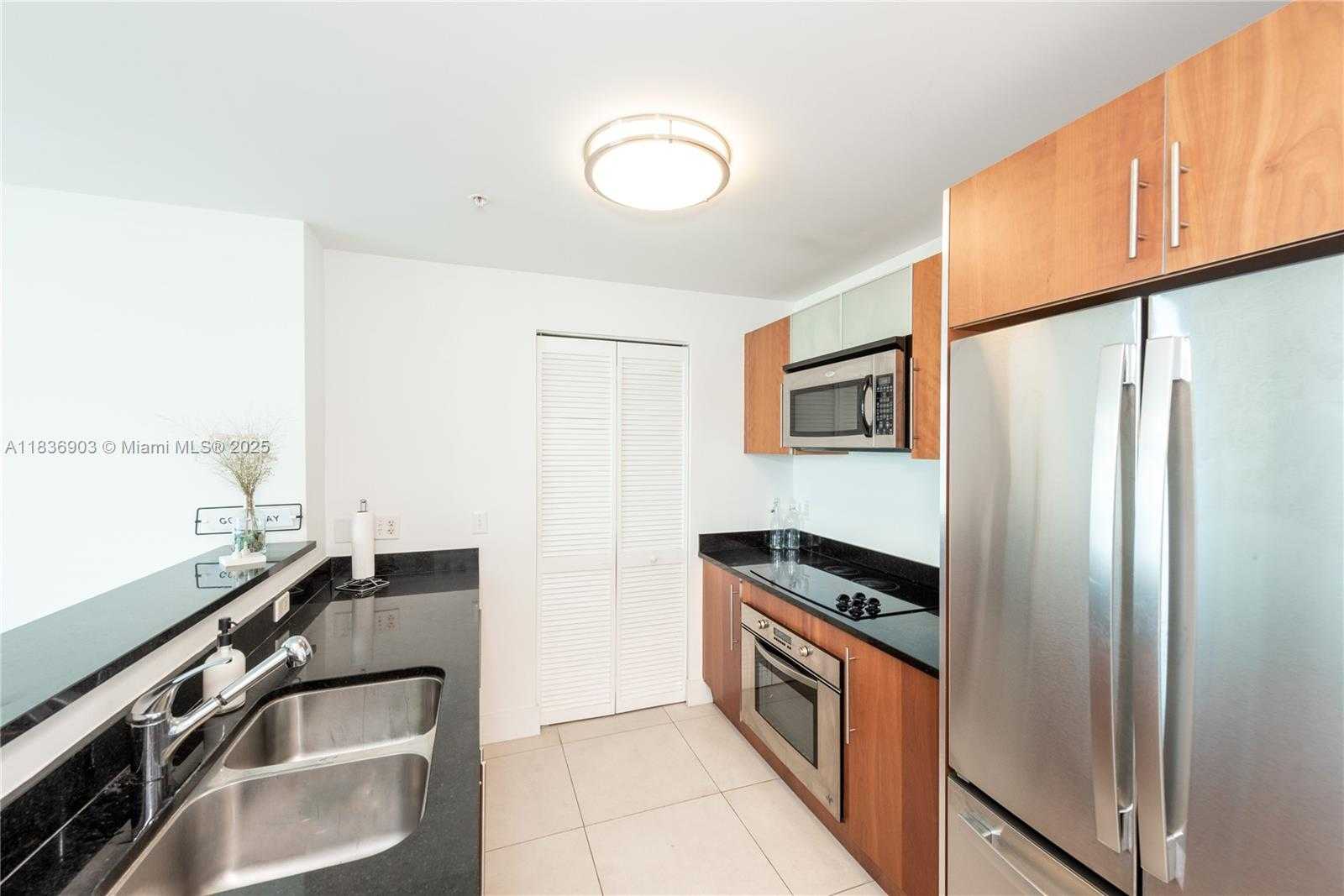 Small Image of 300 SOUTH BISCAYNE BLVD #T-2814, Miami Number 8