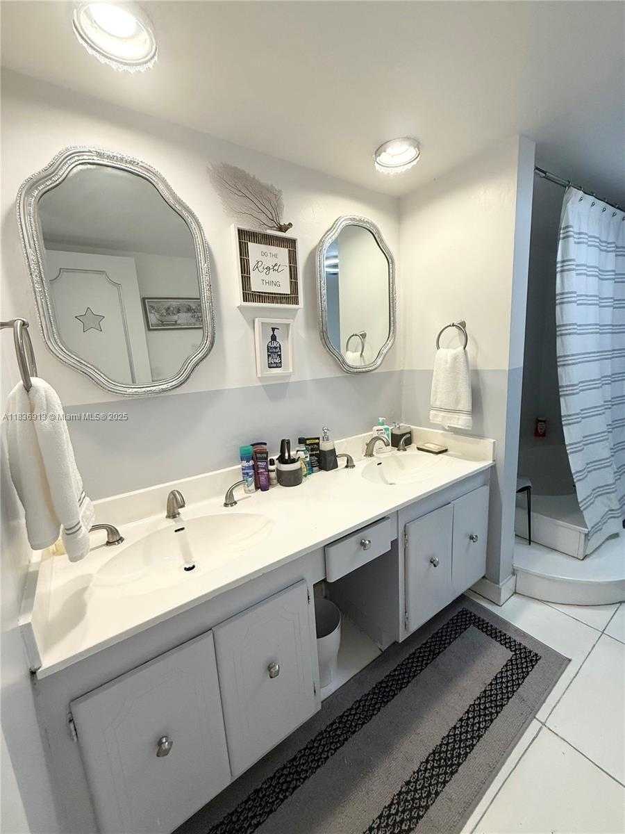 Small Image of 1833 SOUTH OCEAN DR #1707, Hallandale Beach Number 10
