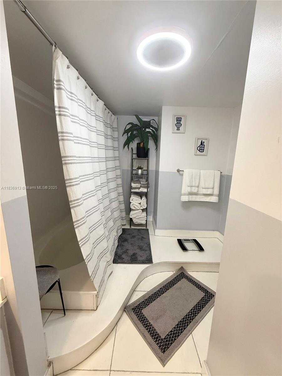 Small Image of 1833 SOUTH OCEAN DR #1707, Hallandale Beach Number 11