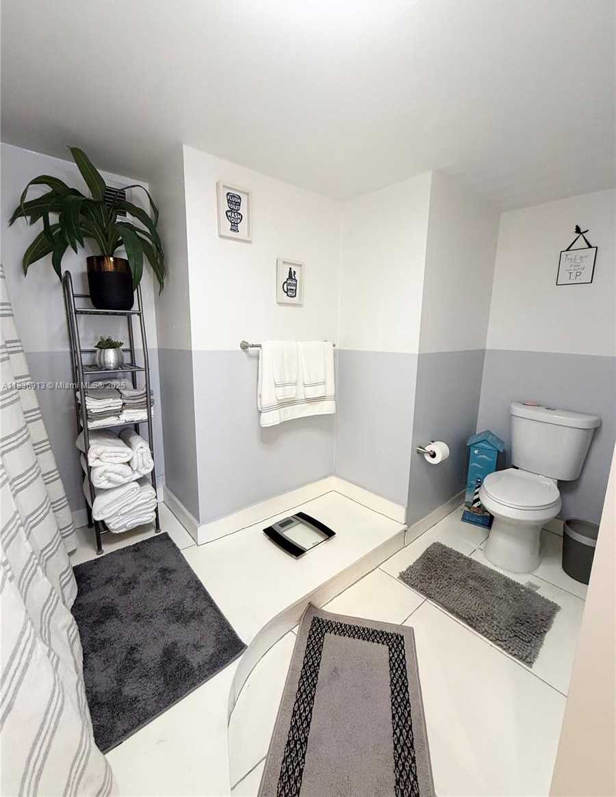 Small Image of 1833 SOUTH OCEAN DR #1707, Hallandale Beach Number 12
