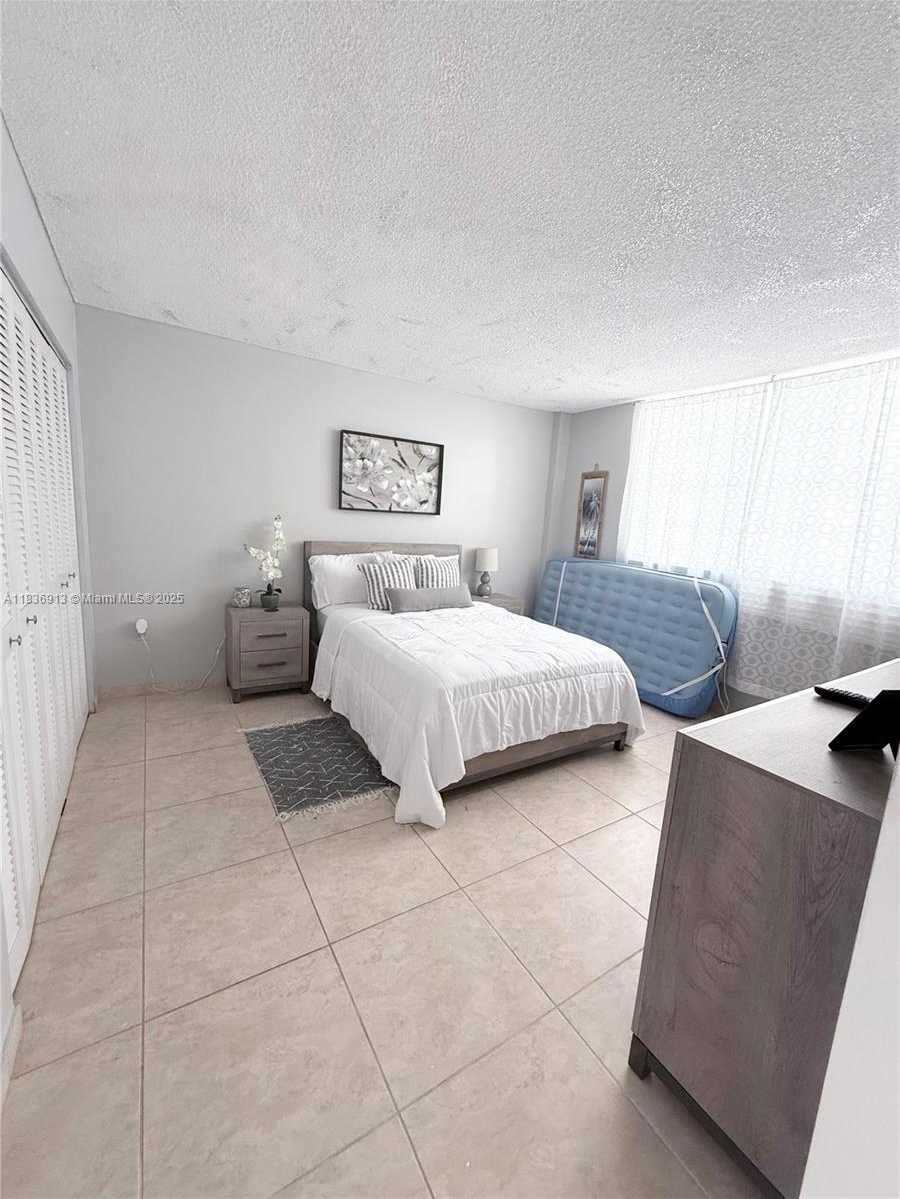 Small Image of 1833 SOUTH OCEAN DR #1707, Hallandale Beach Number 18